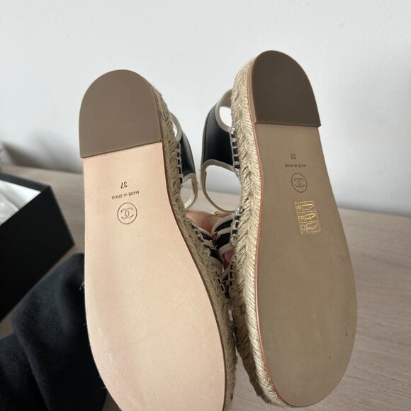 Chanel Bicolor CC Ankle Strap Espadrille Sandals Sz 37 Chain On Straps Black/Whi - Picture 13 of 15